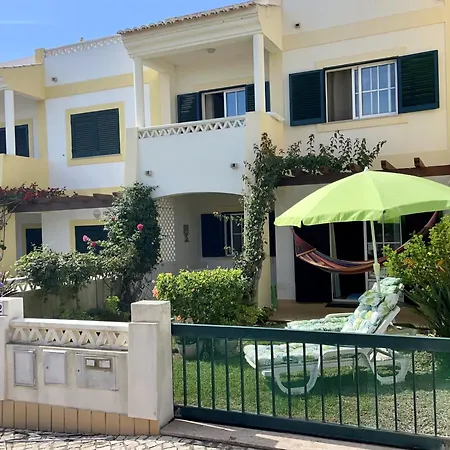 Nyaraló Coastal With Shared Pool *