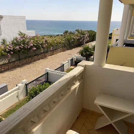 Nyaraló Coastal With Shared Pool